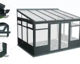 A modern conservatory with a grey aluminium structure and a dark grey muret soubassement. The roof is made of translucent panels.