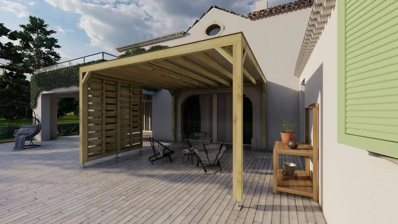 Une pose pergola en bois sur une terrasse en bois, avec des fauteuils et une table. Un mur v&eacute;g&eacute;talis&eacute; et une fen&ecirc;tre verte compl&egrave;tent la sc&egrave;ne.